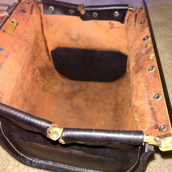 The Doctor’s Bag - Picture 17 of 17